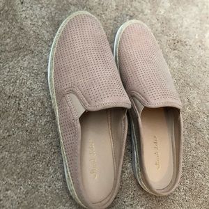 Slip on light pink shoes